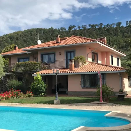 Montesegnale Villa *