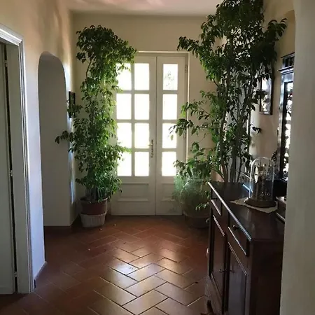 Montesegnale Villa *